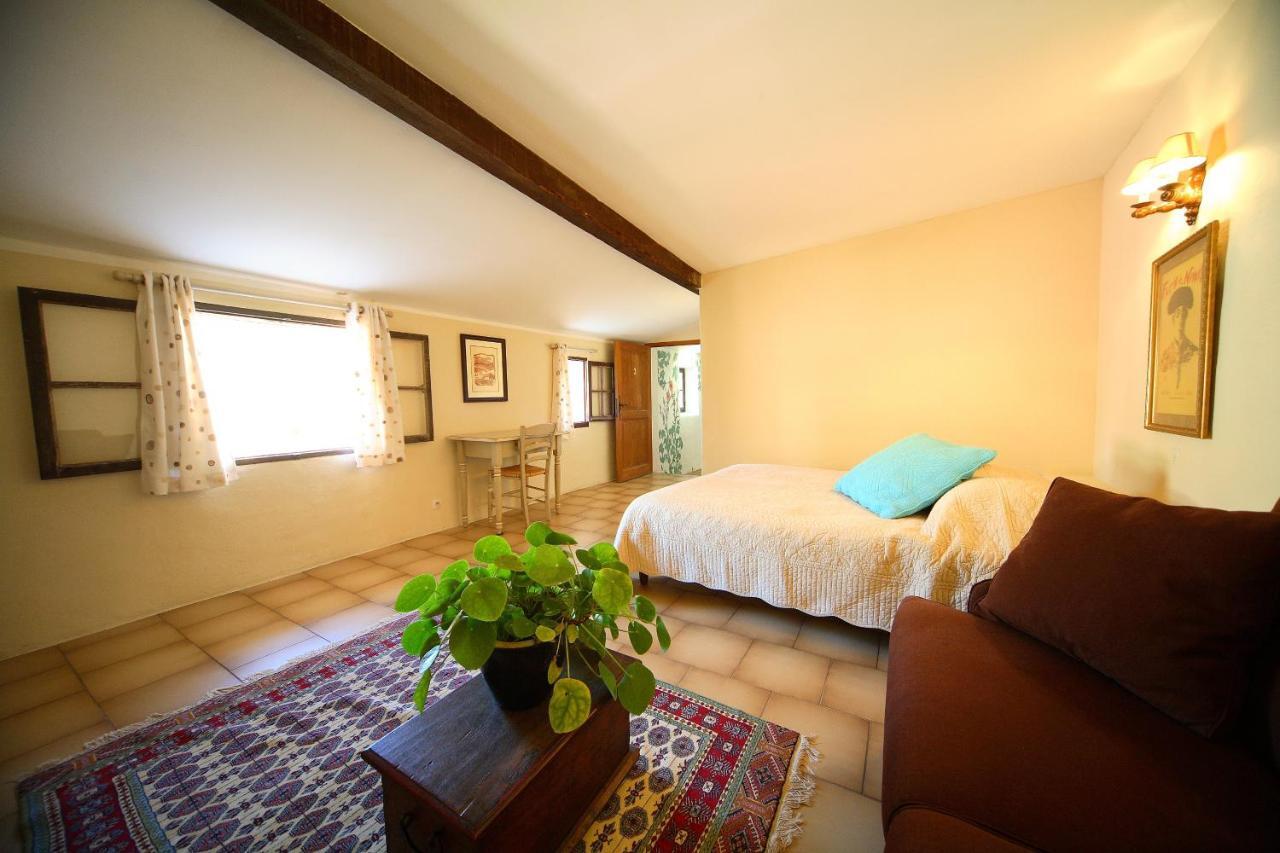 Belle De Nuit Bed & Breakfast Oppède Стая снимка